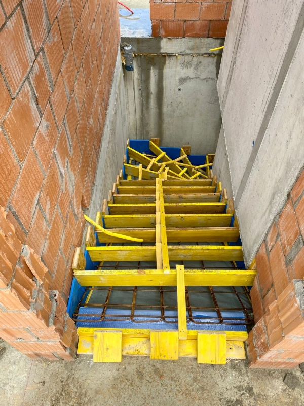 Treppenbau, Zwingen